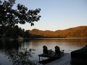 A picturesque view from the side of a lake.