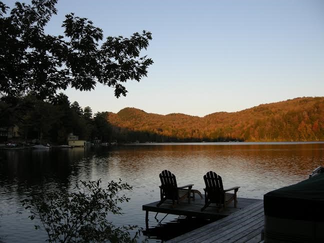 A picturesque view from the side of a lake. 
